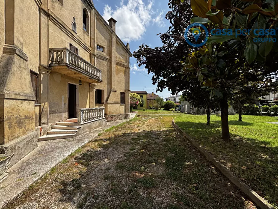 Immagine 2 di Villa in vendita  a Rovigo