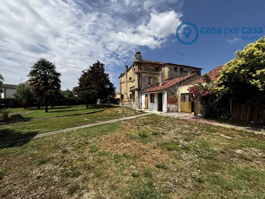 Immagine 4 di Villa in vendita  a Rovigo