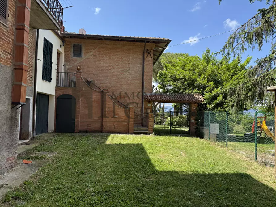 Immagine 31 di Villetta a schiera in vendita  in gioiella a Castiglione Del Lago