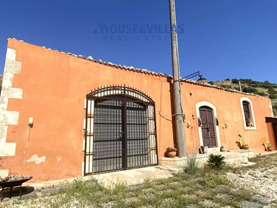 Immagine 1 di Rustico / casale in vendita  in contrada petrara a Avola