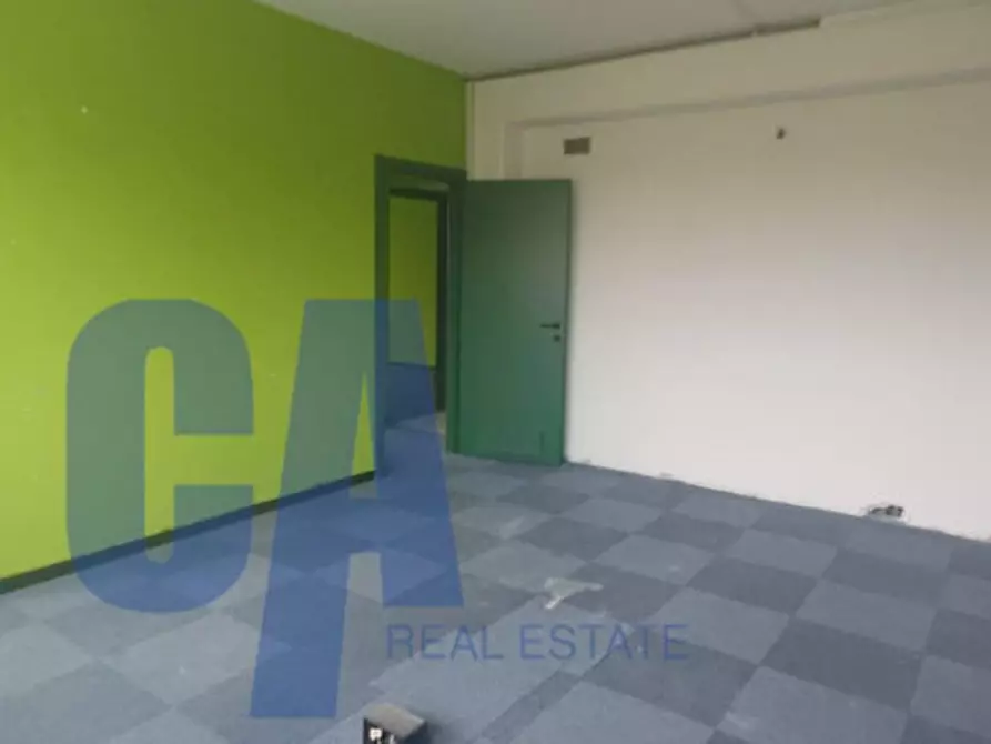 Immagine 11 di Ufficio in affitto  in VIA TONALE a Milano