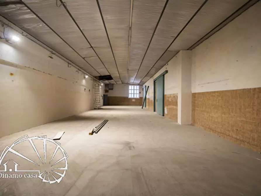 Immagine 2 di Magazzino in affitto  a Vaiano