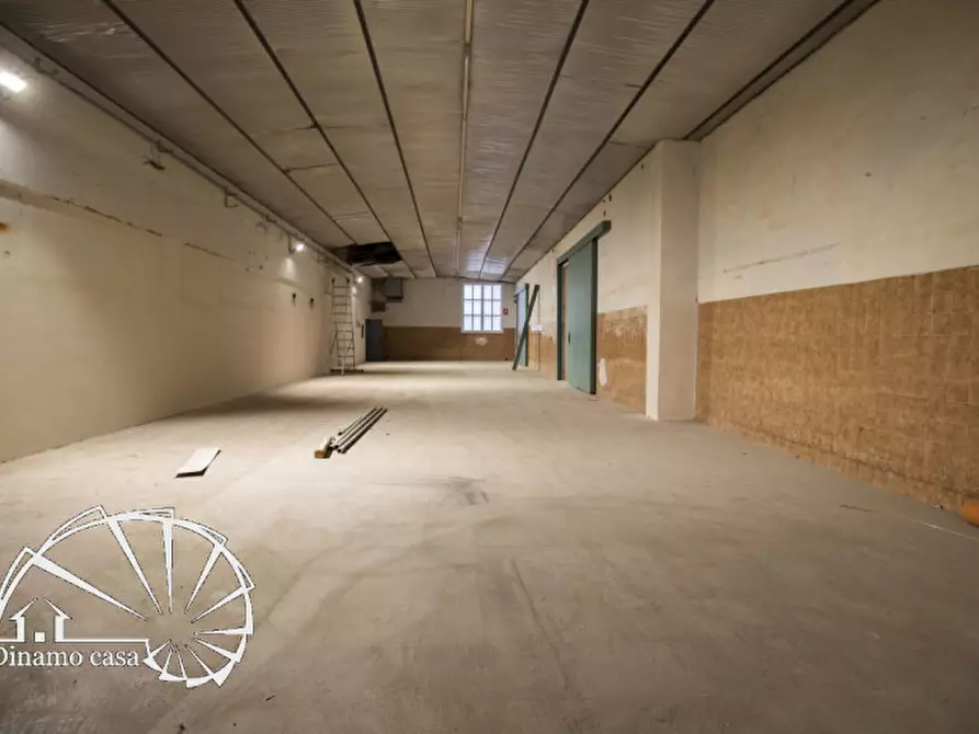 Immagine 4 di Magazzino in affitto  a Vaiano