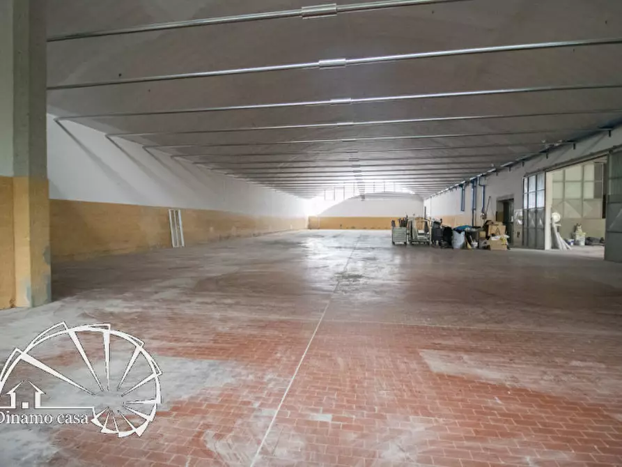 Immagine 5 di Magazzino in affitto  a Vaiano