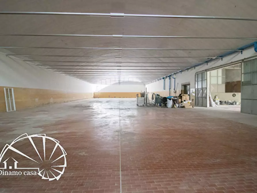 Immagine 6 di Magazzino in affitto  a Vaiano