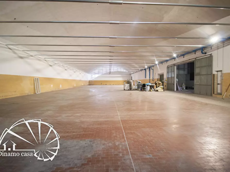 Immagine 7 di Magazzino in affitto  a Vaiano