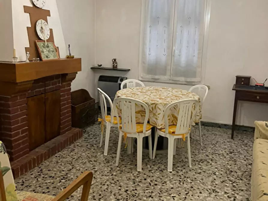 Immagine 1 di Appartamento in vendita  in Piazza Santi Lucio e Amanzio n.1 a Corniglio