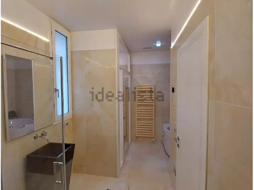 Immagine 5 di Loft/Open space in vendita  in Via Umberto I a Padova