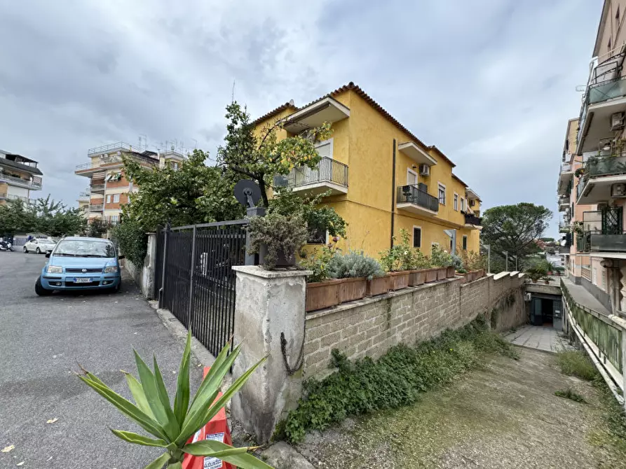 Immagine 49 di Appartamento in vendita  in via sisto quarto a Roma