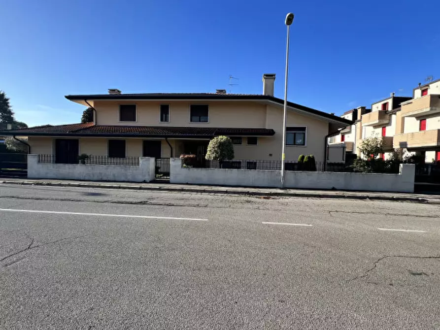 Immagine 1 di Villa in vendita  in Strà Via Don Orione a Stra