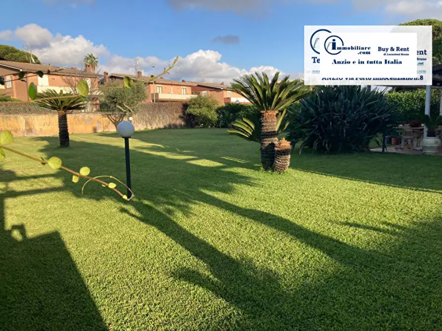 Immagine 1 di Villa in vendita  in Via dei Pitosfori a Anzio