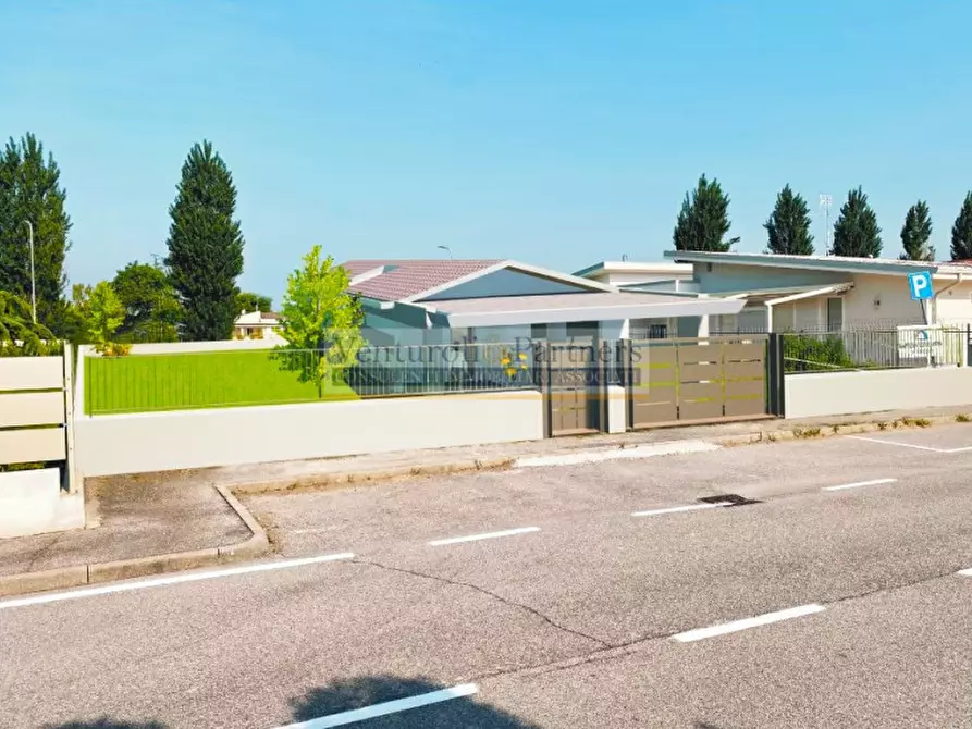 Immagine 5 di Villa in vendita  in cesare battisti a Castel Goffredo