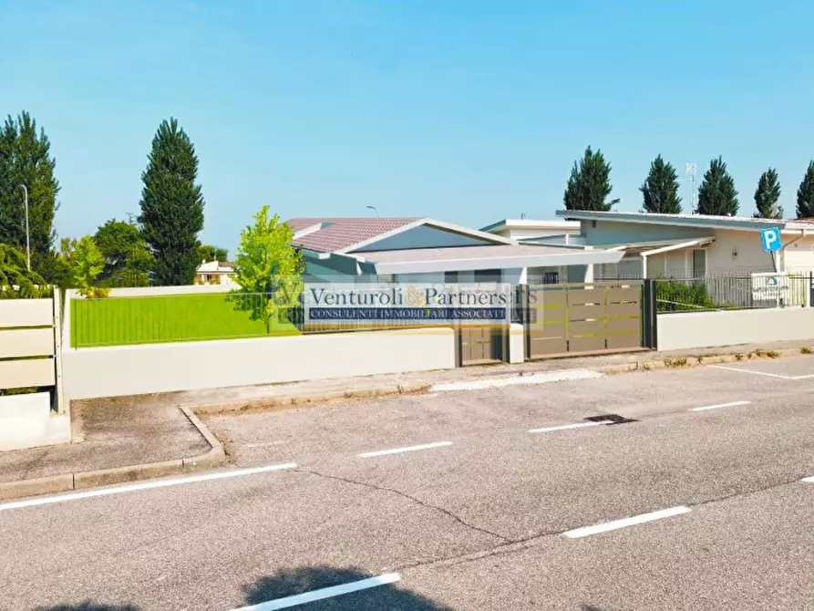 Immagine 5 di Villa in vendita  in cesare battisti a Castel Goffredo