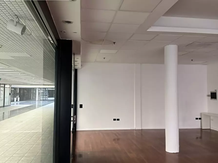 Immagine 8 di Negozio in vendita  in Galleria Parco Città 59, Vicenza a Vicenza