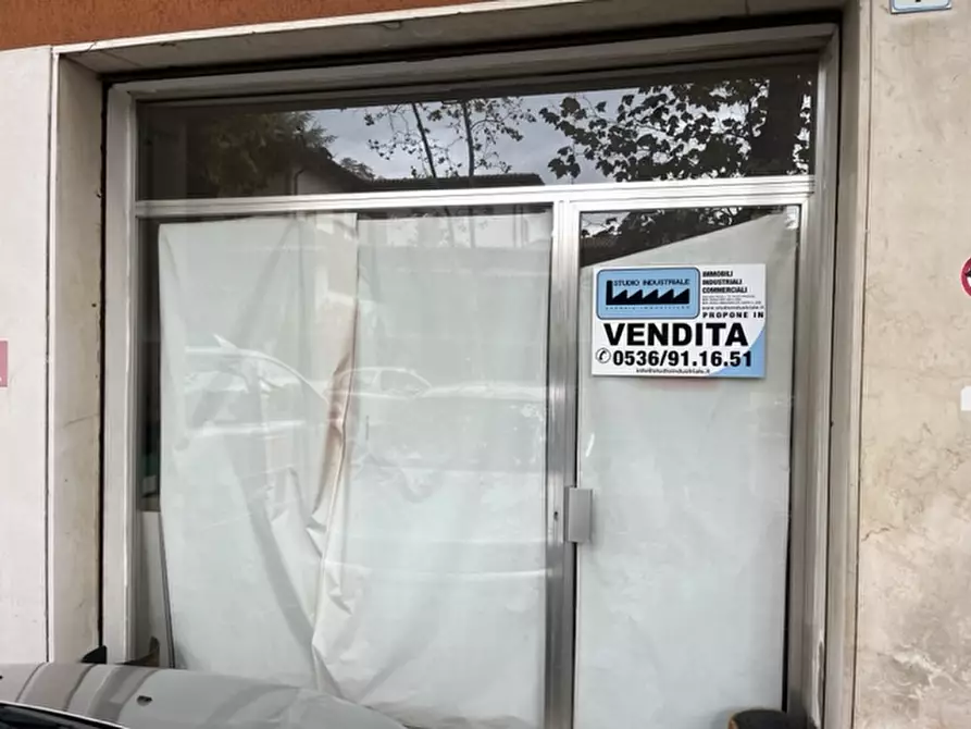 Immagine 1 di Negozio in vendita  in Viale Torino a Sassuolo