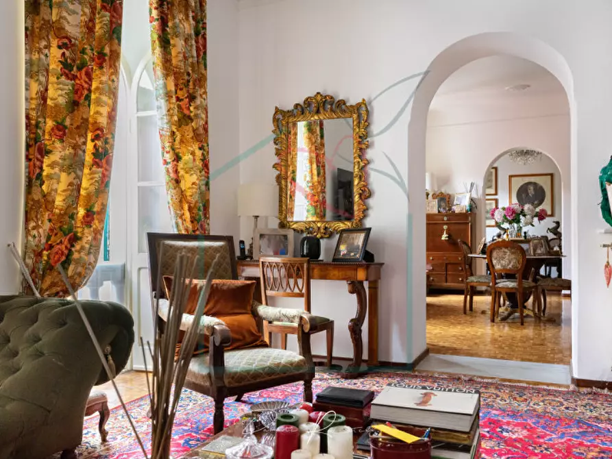 Immagine 2 di Villa in vendita  in via dante a Castelnuovo Magra