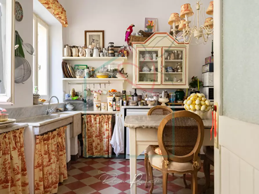 Immagine 5 di Villa in vendita  in via dante a Castelnuovo Magra