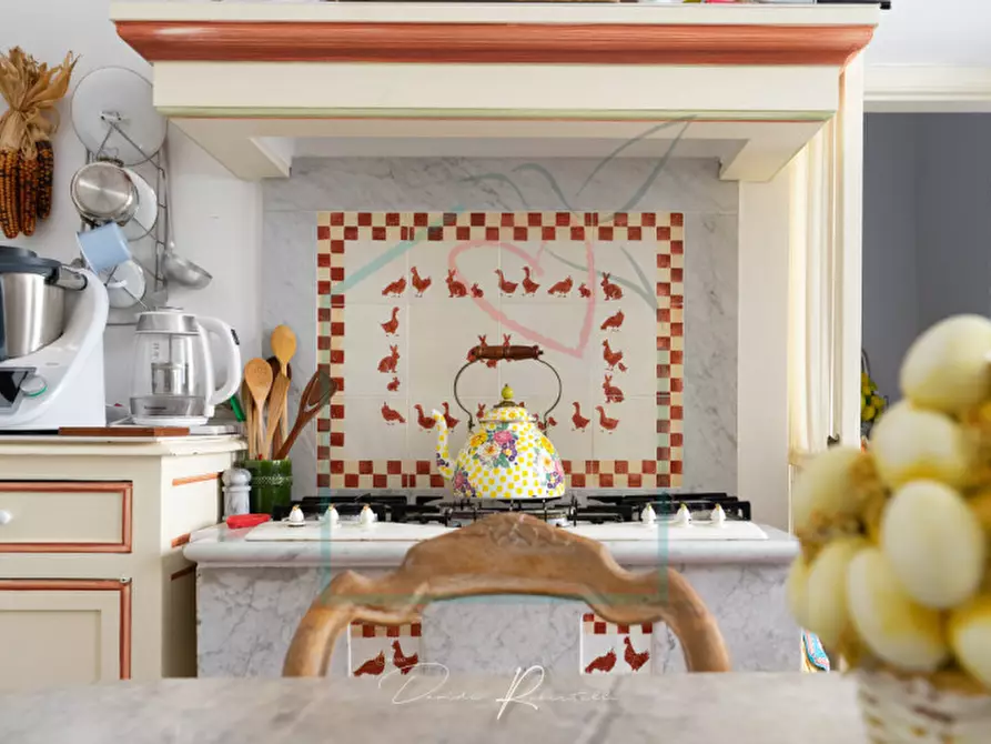 Immagine 6 di Villa in vendita  in via dante a Castelnuovo Magra