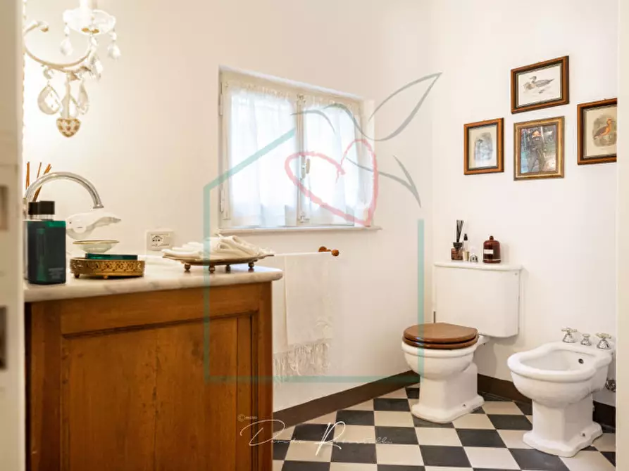 Immagine 10 di Villa in vendita  in via dante a Castelnuovo Magra