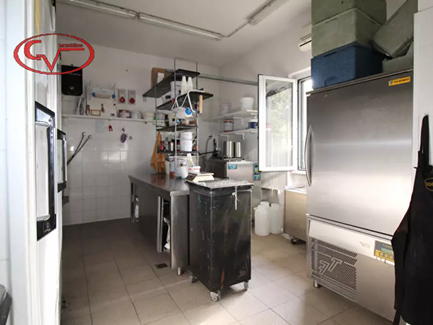 Immagine 10 di Attività commerciale in vendita  in Ponte alle Forche a San Giovanni Valdarno