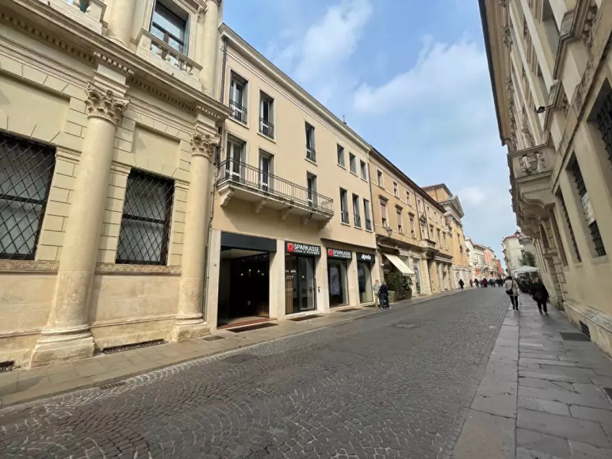 Immagine 10 di Negozio in affitto  in CORSO PALLADIO a Vicenza