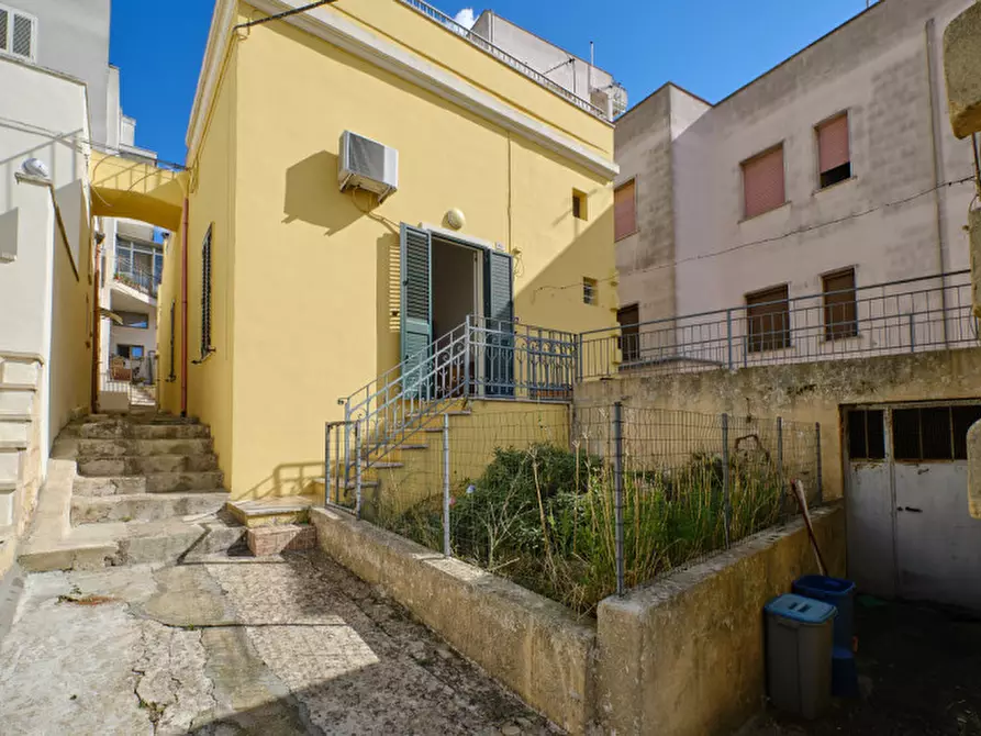 Immagine 1 di Casa indipendente in vendita  in Via Salentina a Parabita