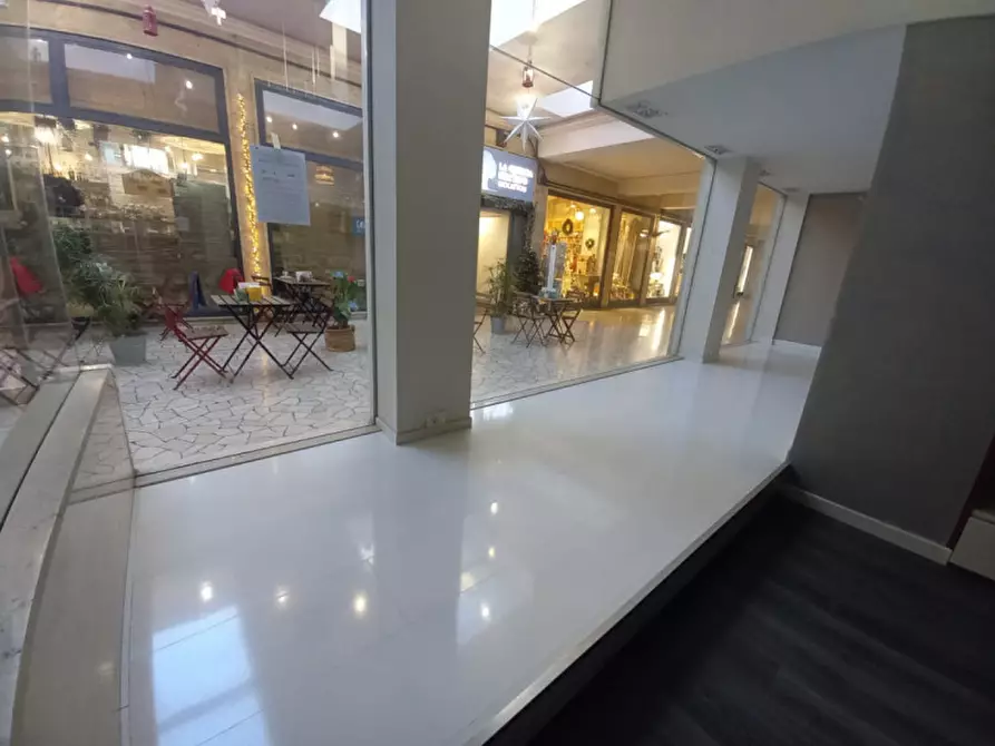 Immagine 1 di Negozio in vendita  in Galleria del Pozzo Rosso a Vicenza