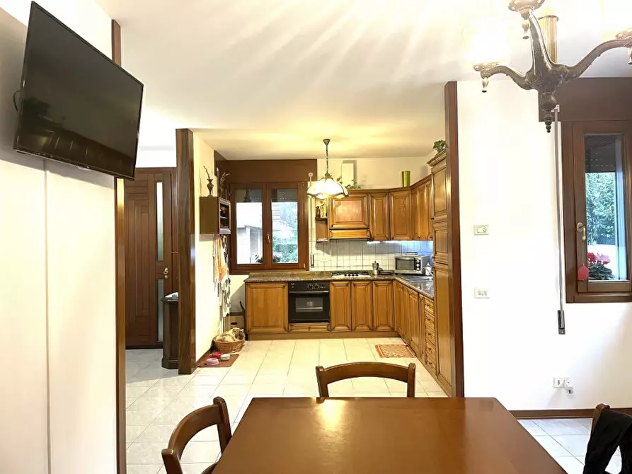 Immagine 4 di Casa bifamiliare in vendita  a Castelfranco Veneto