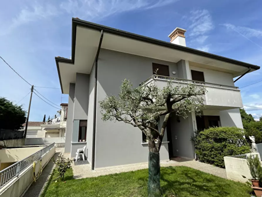 Immagine 26 di Casa bifamiliare in vendita  a Castelfranco Veneto