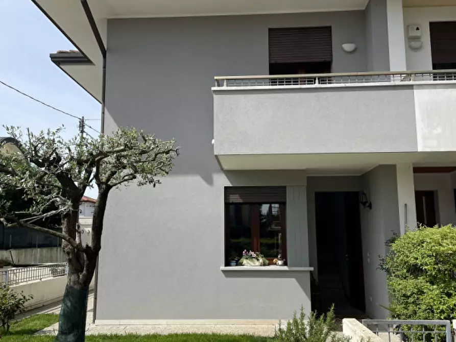 Immagine 27 di Casa bifamiliare in vendita  a Castelfranco Veneto