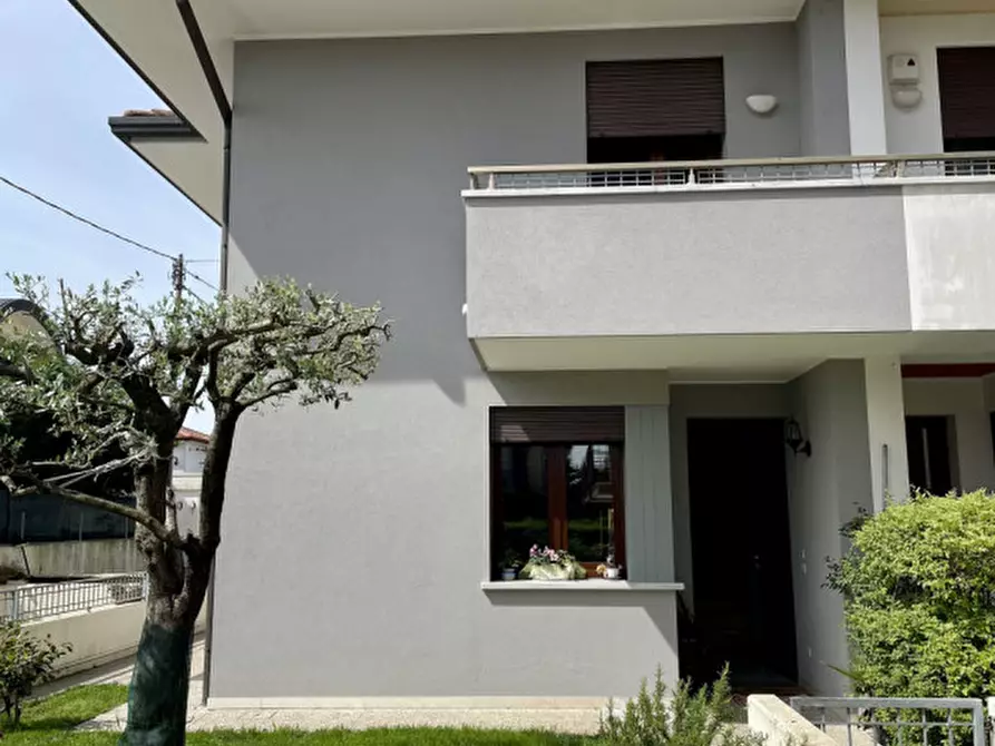 Immagine 30 di Casa bifamiliare in vendita  a Castelfranco Veneto