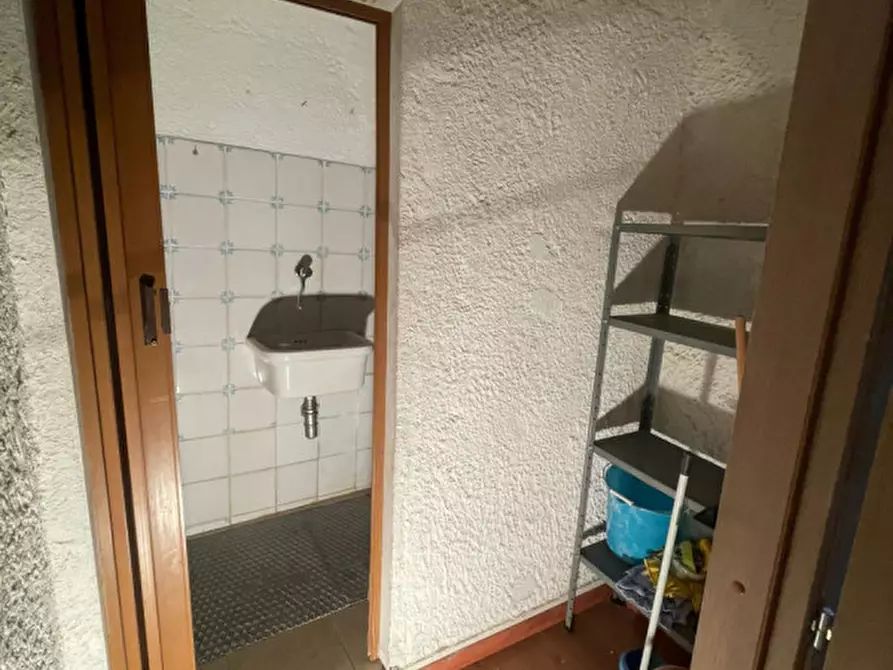 Immagine 5 di Attività commerciale in vendita  in Via Giacomo Piscicelli a Napoli