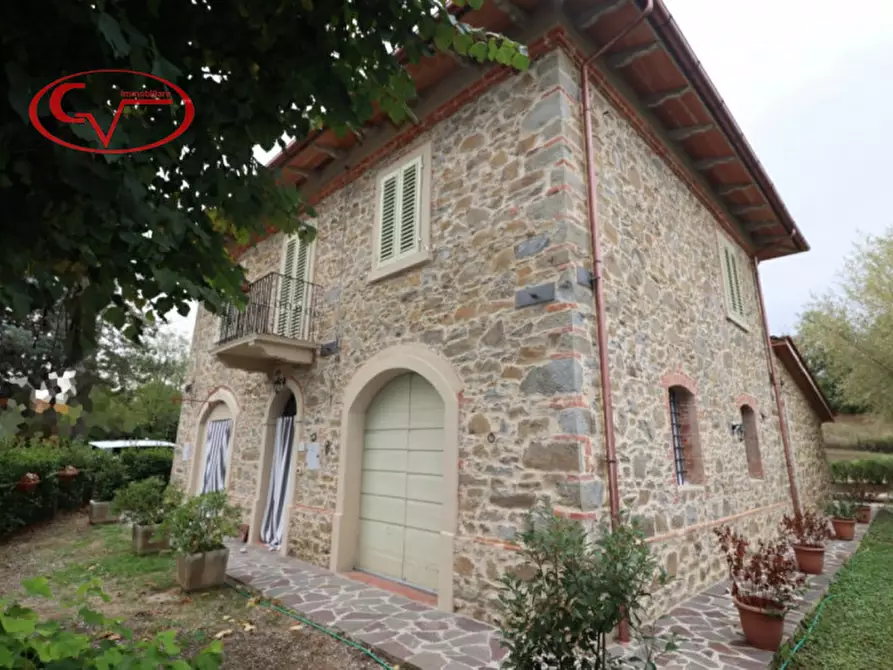 Immagine 1 di Villa in vendita  in valdambra a Bucine