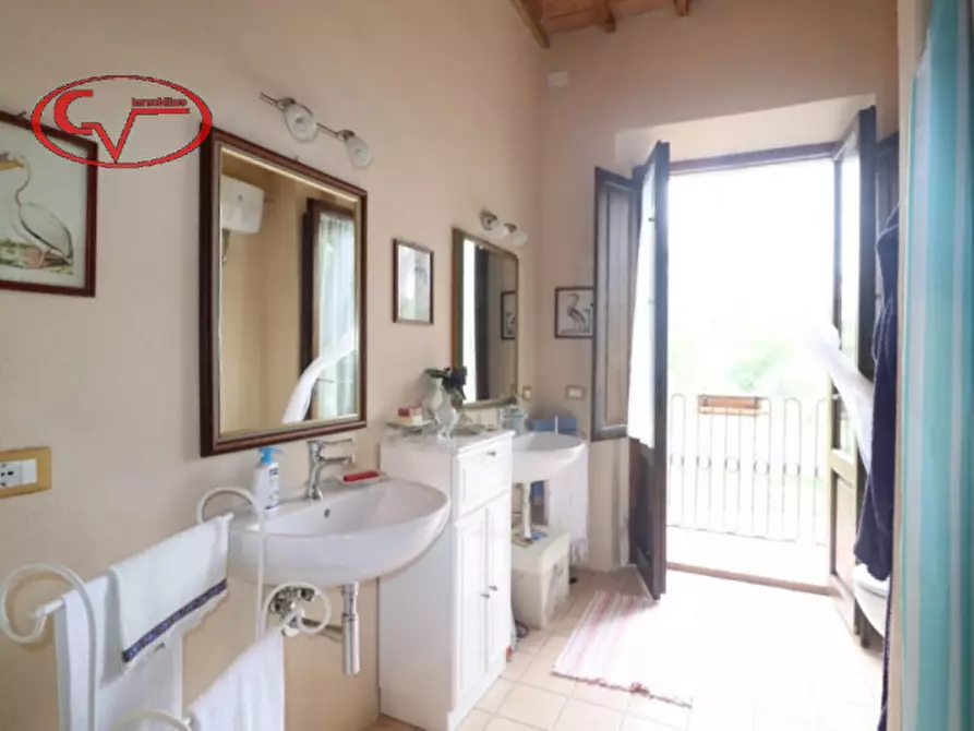 Immagine 46 di Villa in vendita  in valdambra a Bucine