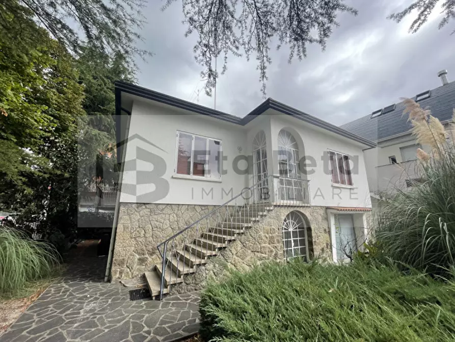 Immagine 1 di Casa indipendente in vendita  in Via Tirana a Padova