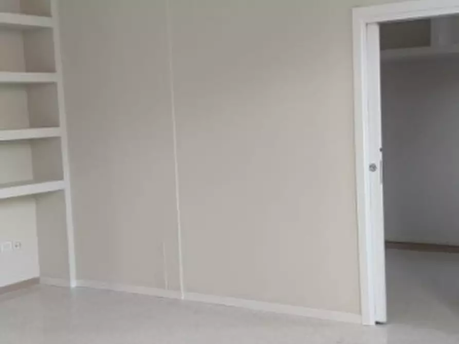 Immagine 3 di Negozio in affitto  in Borgo Montegrappa a Castelfranco Veneto