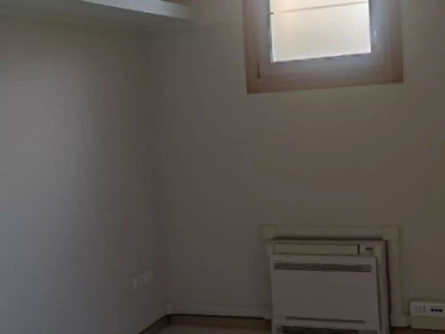 Immagine 8 di Negozio in affitto  in Borgo Montegrappa a Castelfranco Veneto