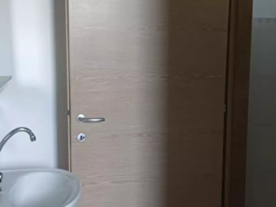 Immagine 13 di Negozio in affitto  in Borgo Montegrappa a Castelfranco Veneto