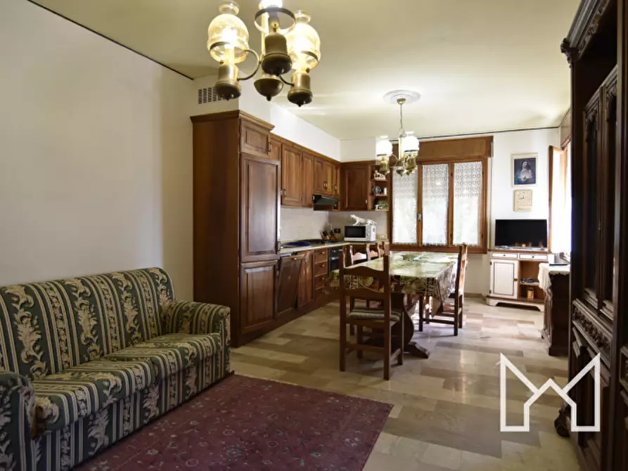 Immagine 5 di Rustico / casale in vendita  a Borso Del Grappa