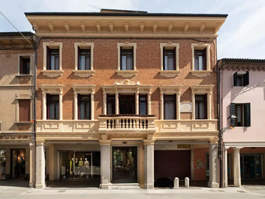 Immagine 1 di Palazzo in vendita  in Via Roma a Piove Di Sacco