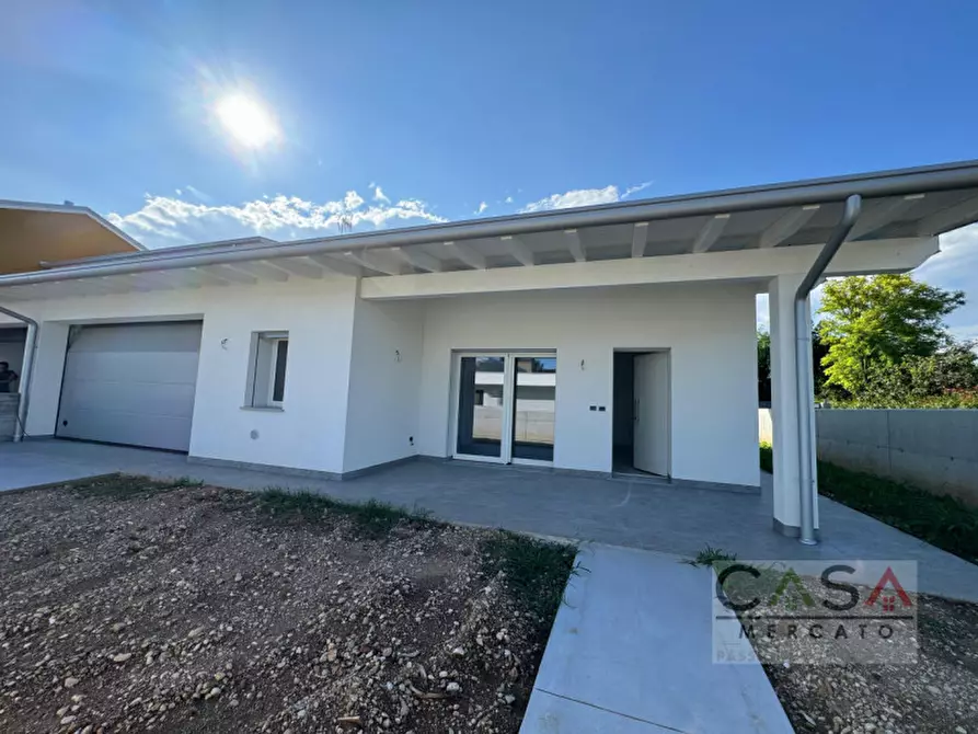 Immagine 1 di Casa bifamiliare in vendita  in Via Piave a Pordenone