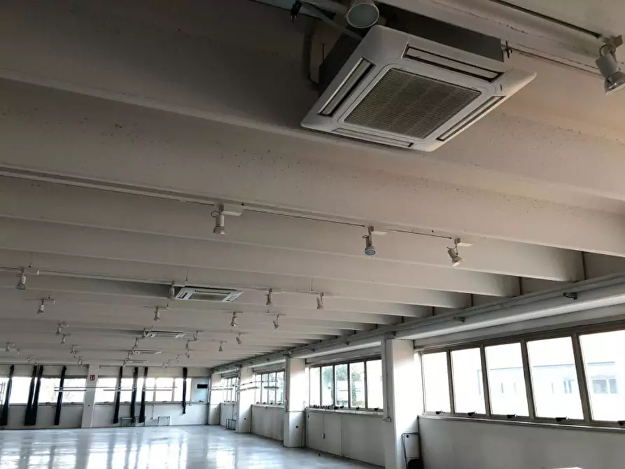 Immagine 2 di Capannone industriale in affitto  a Padova