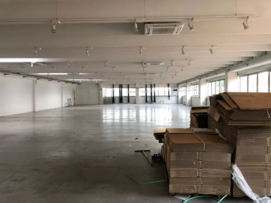 Immagine 3 di Capannone industriale in affitto  a Padova