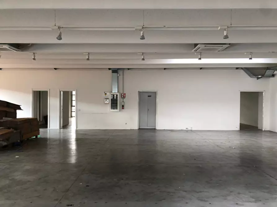 Immagine 4 di Capannone industriale in affitto  a Padova
