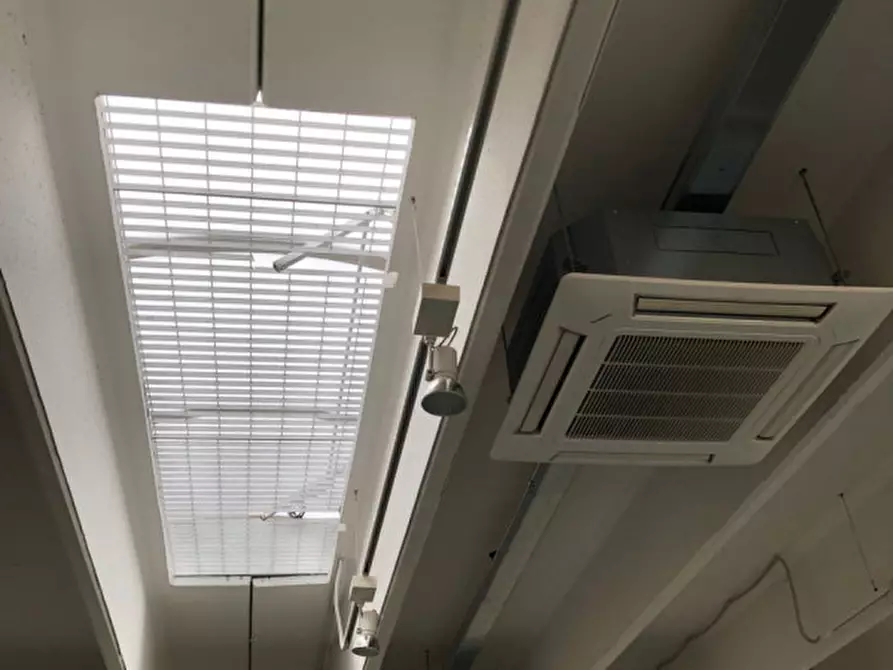 Immagine 5 di Capannone industriale in affitto  a Padova