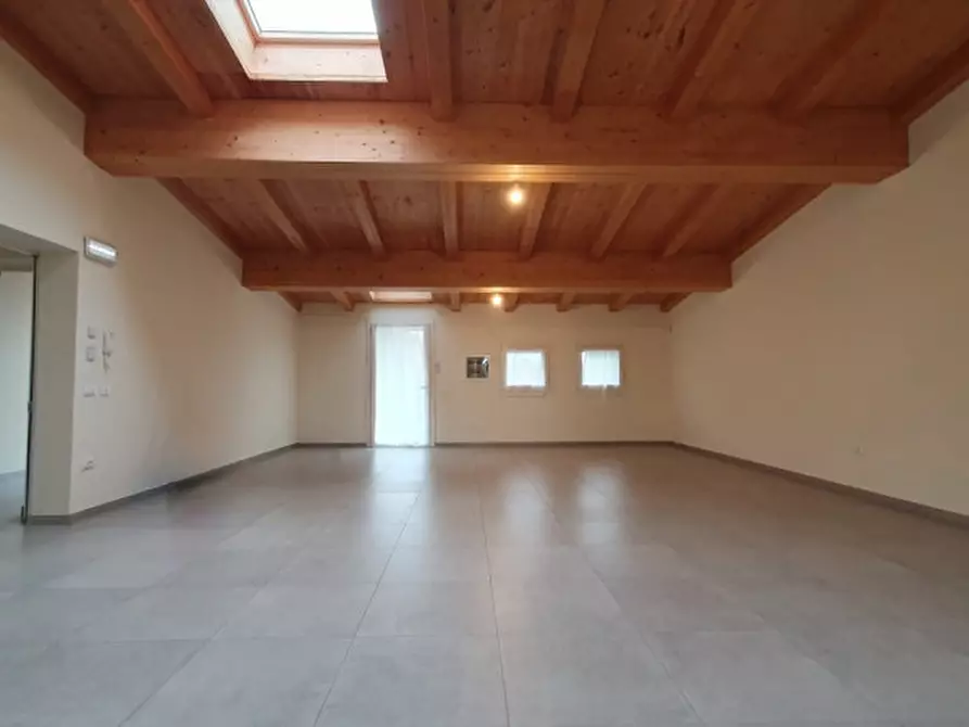 Immagine 11 di Negozio in affitto  in VIA CAVOUR a Cavezzo