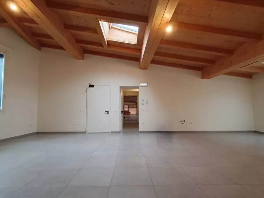 Immagine 12 di Negozio in affitto  in VIA CAVOUR a Cavezzo