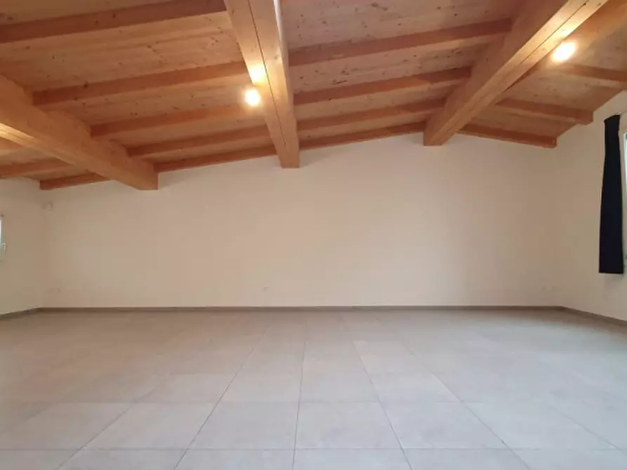 Immagine 13 di Negozio in affitto  in VIA CAVOUR a Cavezzo