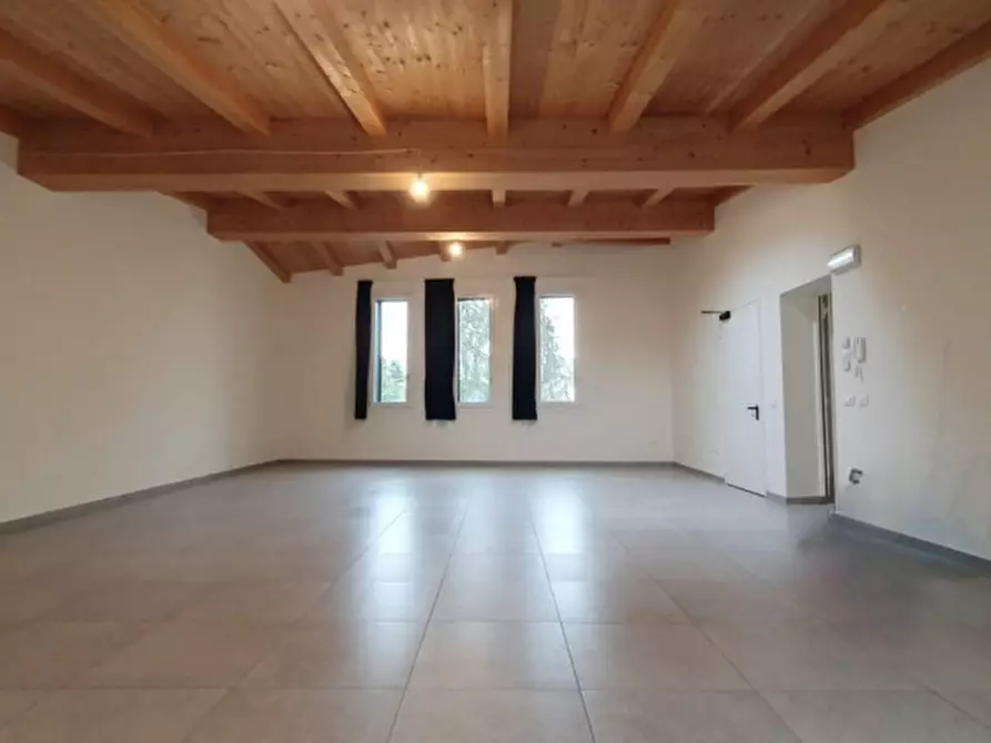 Immagine 15 di Negozio in affitto  in VIA CAVOUR a Cavezzo