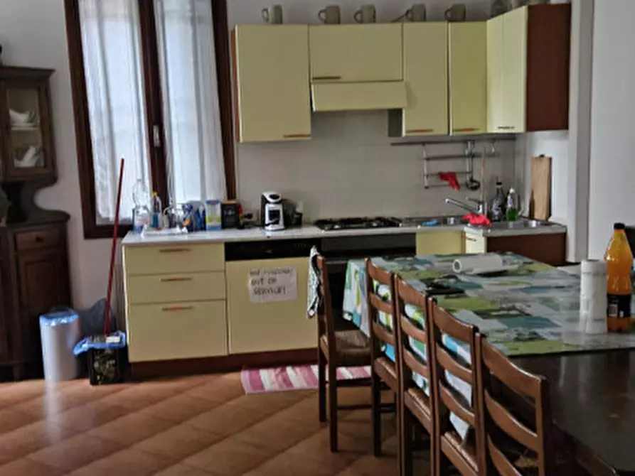 Immagine 12 di Appartamento in vendita  in Via C. B Cavour n. 79 Este a Este